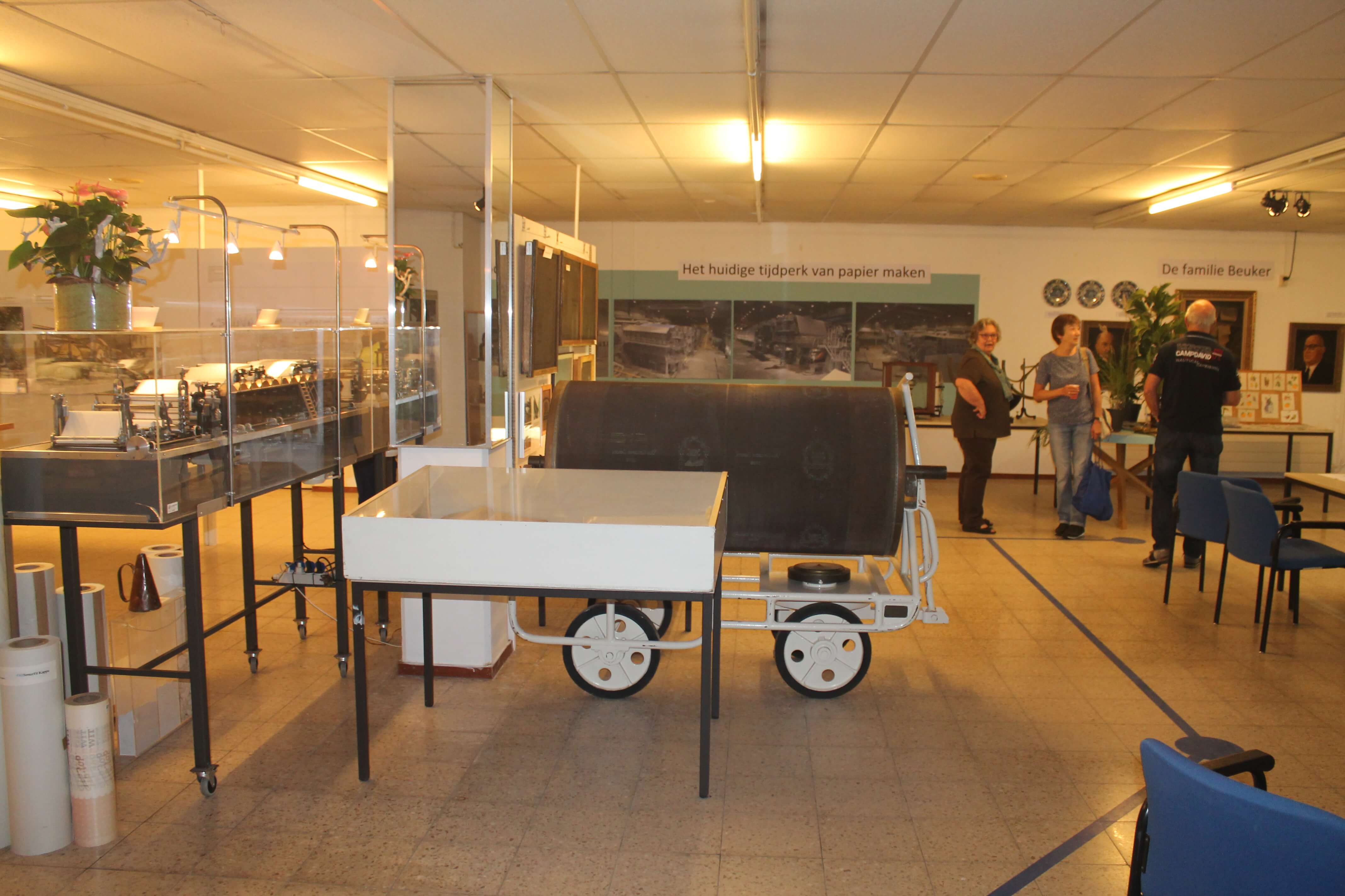 inrichting papiertentoonstelling 2